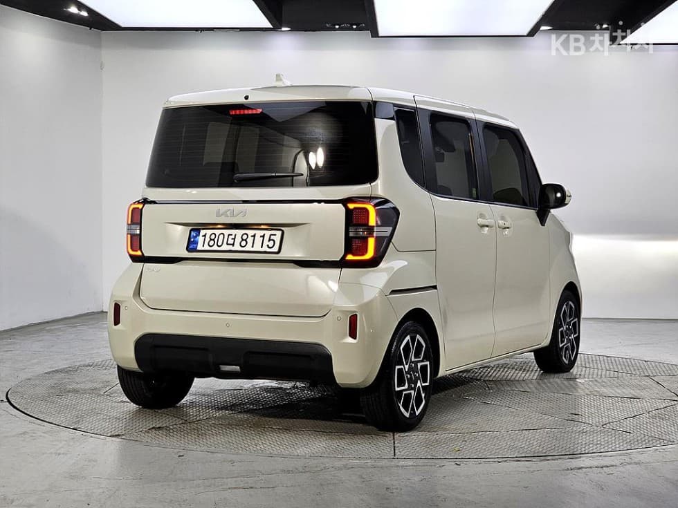 Kia The New (facelift) Kia Ray (van)1.0 Gasoline Signature - 3