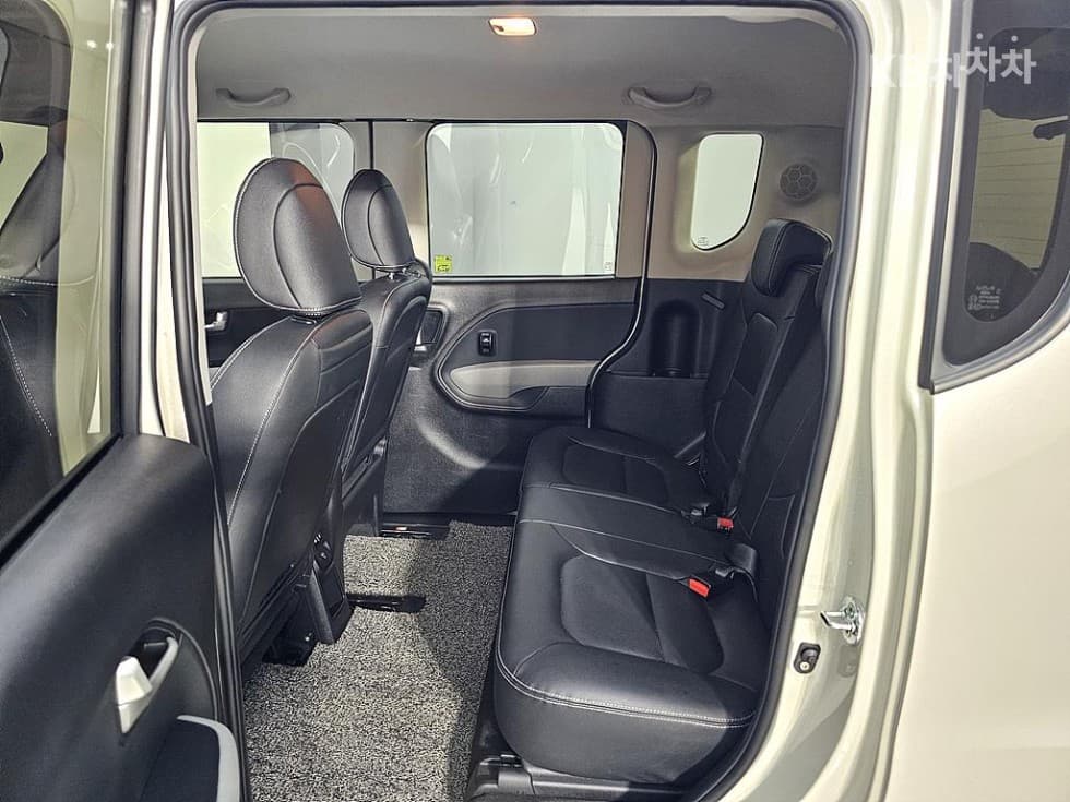 Kia The New (facelift) Kia Ray (van)1.0 Gasoline Signature - 9