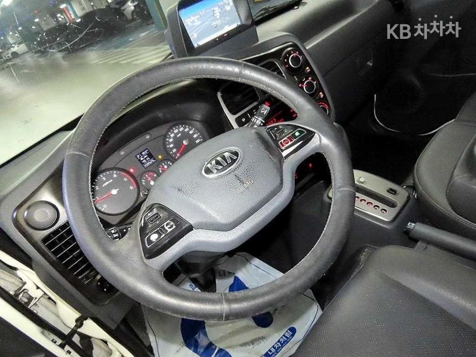 Киа Бонго 3 (лек)1 тон Удължено междуосие Двойна Кабина CRDi Limited - 9
