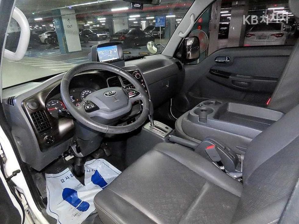 Киа Бонго 3 (лек)1 тон Удължено междуосие Двойна Кабина CRDi Limited - 11