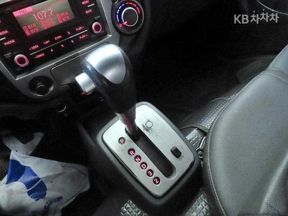 Киа Бонго 3 (лек)1 тон Удължено междуосие Двойна Кабина CRDi Limited - 13