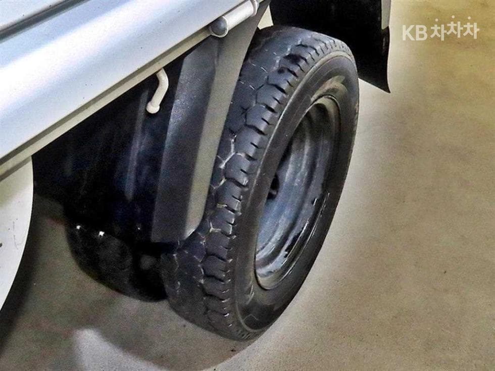 Киа Бонго 3 (лек)1 тон Удължено междуосие Двойна Кабина CRDi Limited - 18