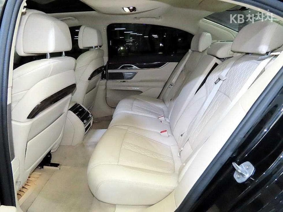 BMW 7시리즈 (G11)730d xDrive Стандартен - 7