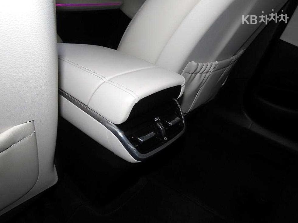 Хюндай The New (фейслифт) Grandeur (Azera)2.5 Le Blanc - 16