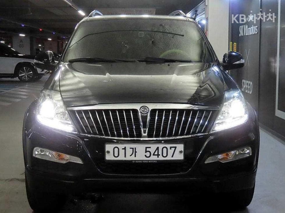 КейДжи Мобилити RextonW7-местен (Лимузин) 4x4 RX7 Лукс - 2