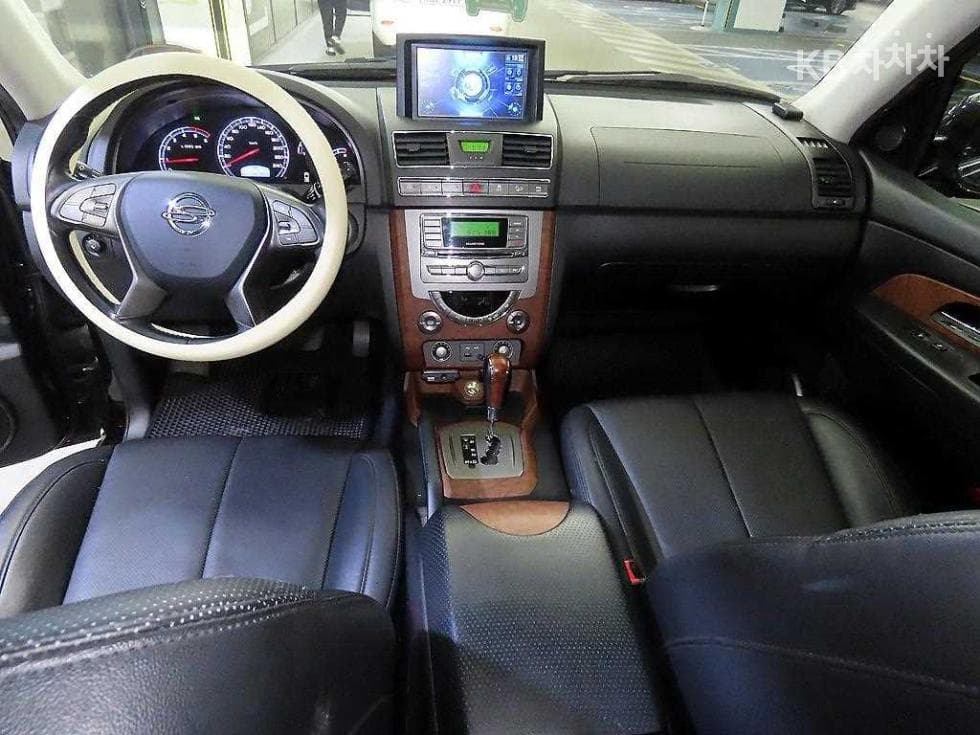 КейДжи Мобилити RextonW7-местен (Лимузин) 4x4 RX7 Лукс - 10