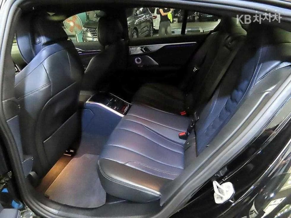 BMW 8시리즈 (G15)M850i xDrive Gran Coupe Стандартен - 7