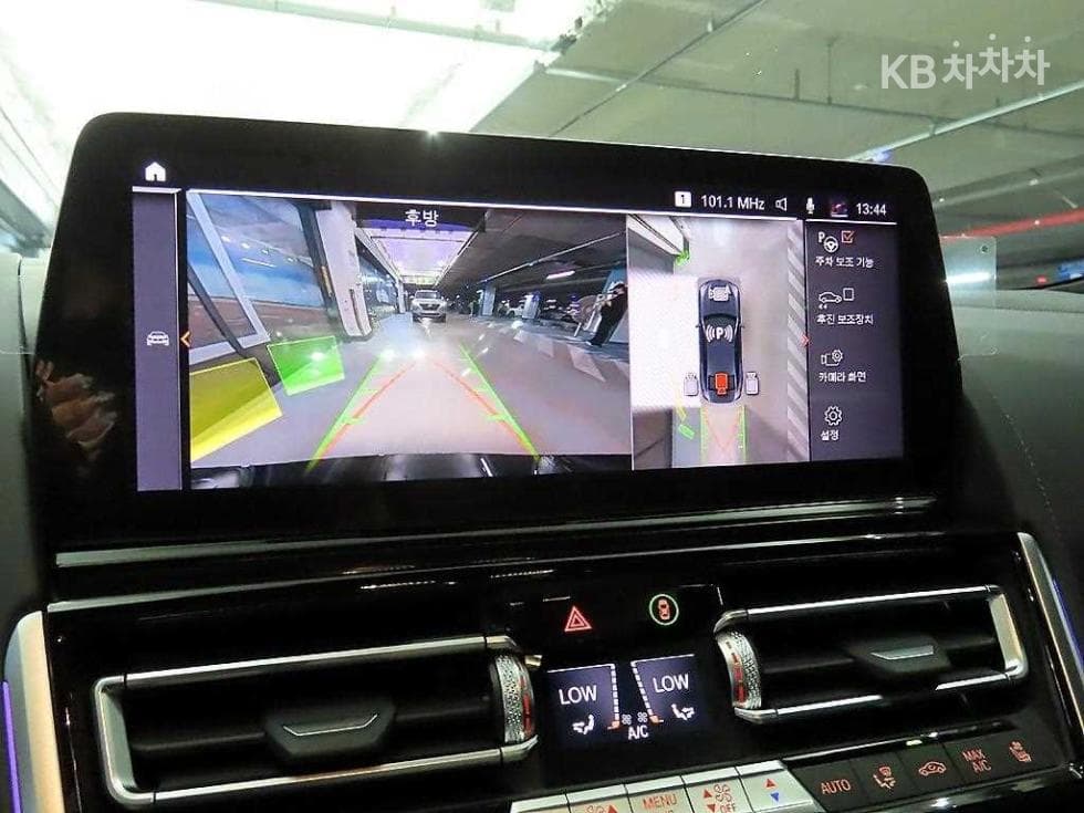 BMW 8시리즈 (G15)M850i xDrive Gran Coupe Стандартен - 14