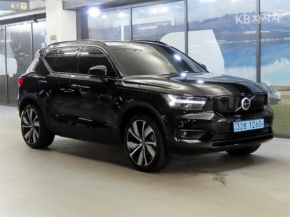 Volvo XC40 Recharge Twin Ultimate Стандартен - Image 1