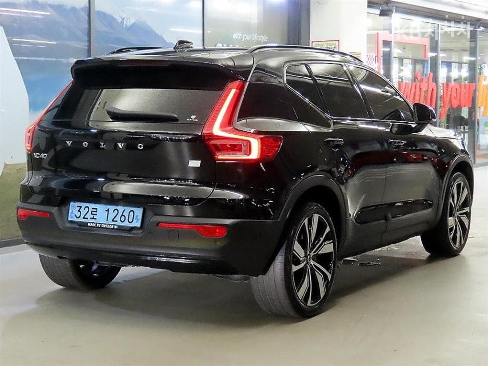 Volvo XC40 RechargeTwin Ultimate Стандартен - 4