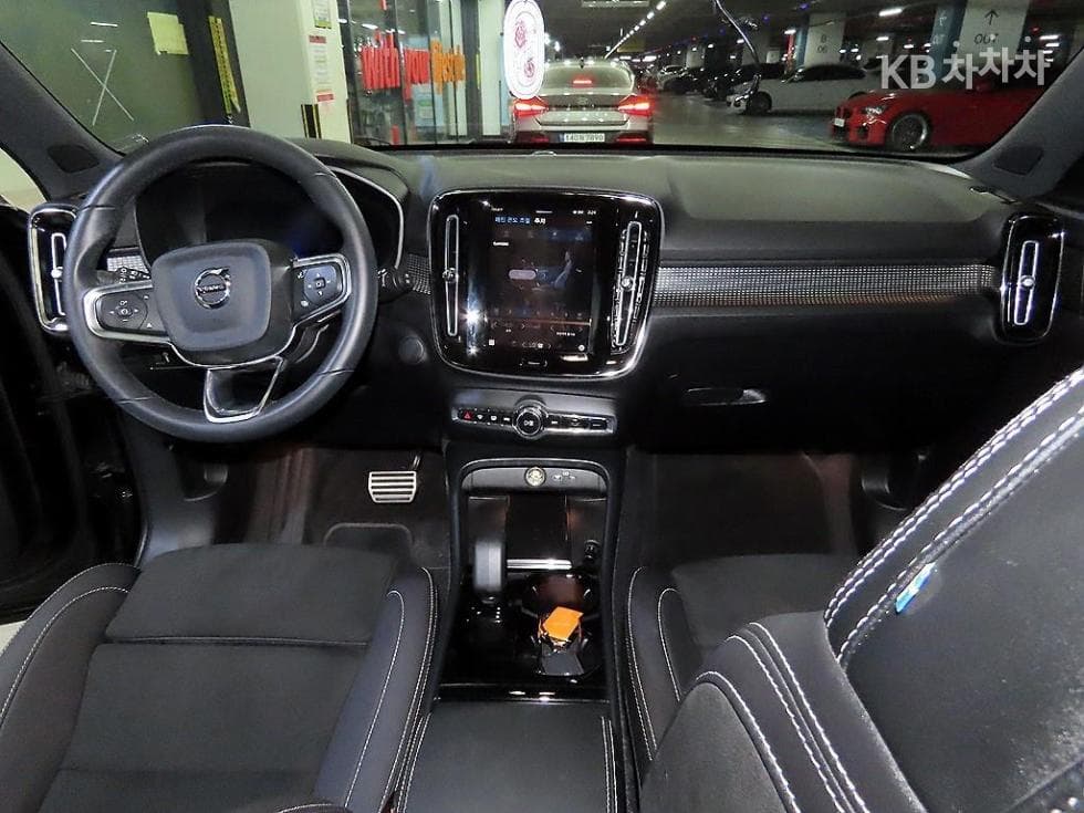 Volvo XC40 RechargeTwin Ultimate Стандартен - 10