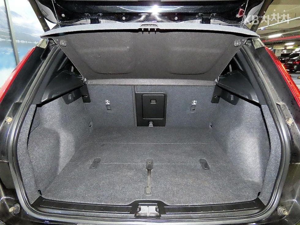 Volvo XC40 RechargeTwin Ultimate Стандартен - 17