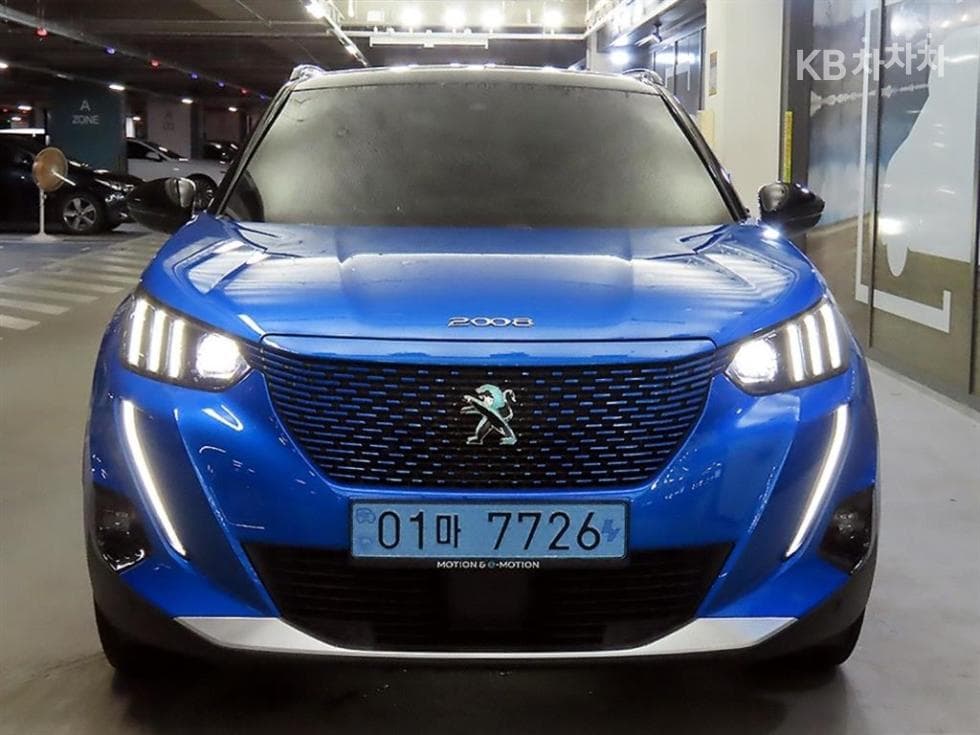 Peugeot e-2008Allure - 2