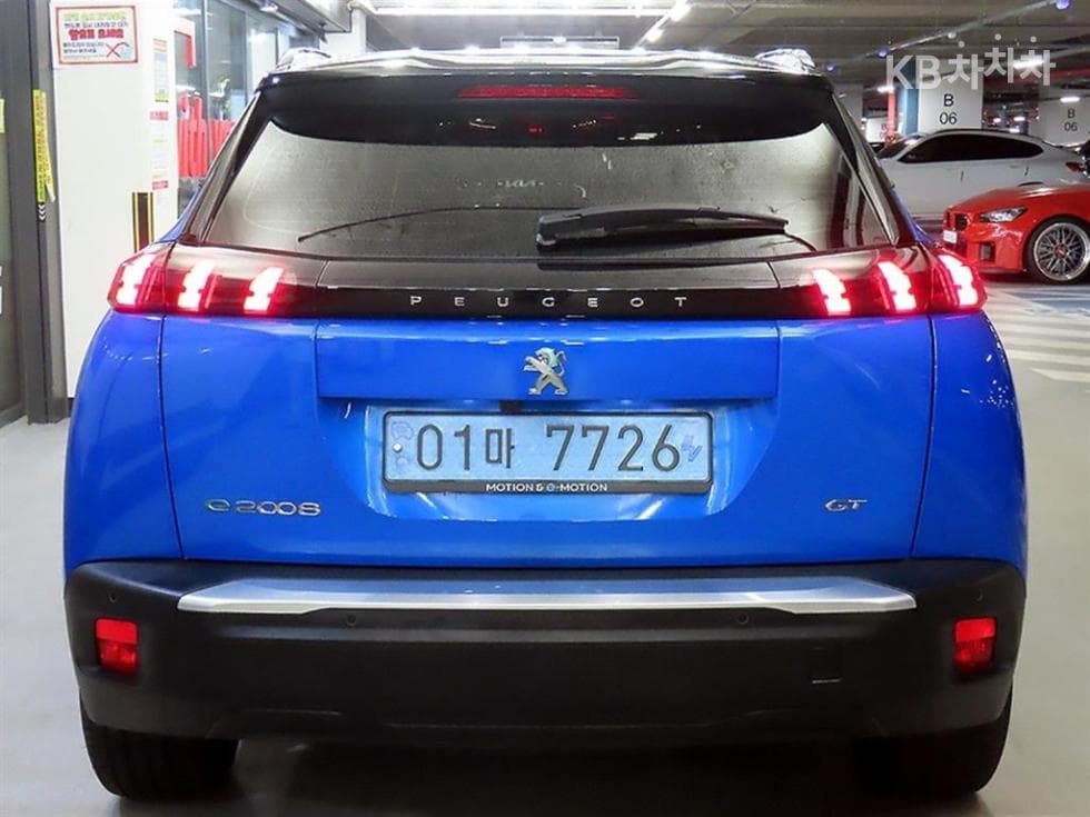 Peugeot e-2008Allure - 5