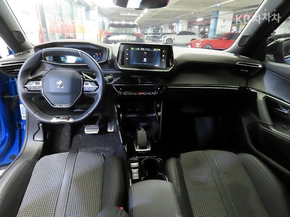 Peugeot e-2008Allure - 10