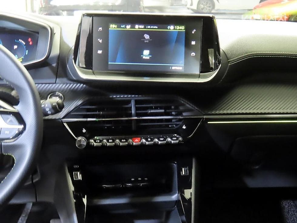 Peugeot e-2008Allure - 11