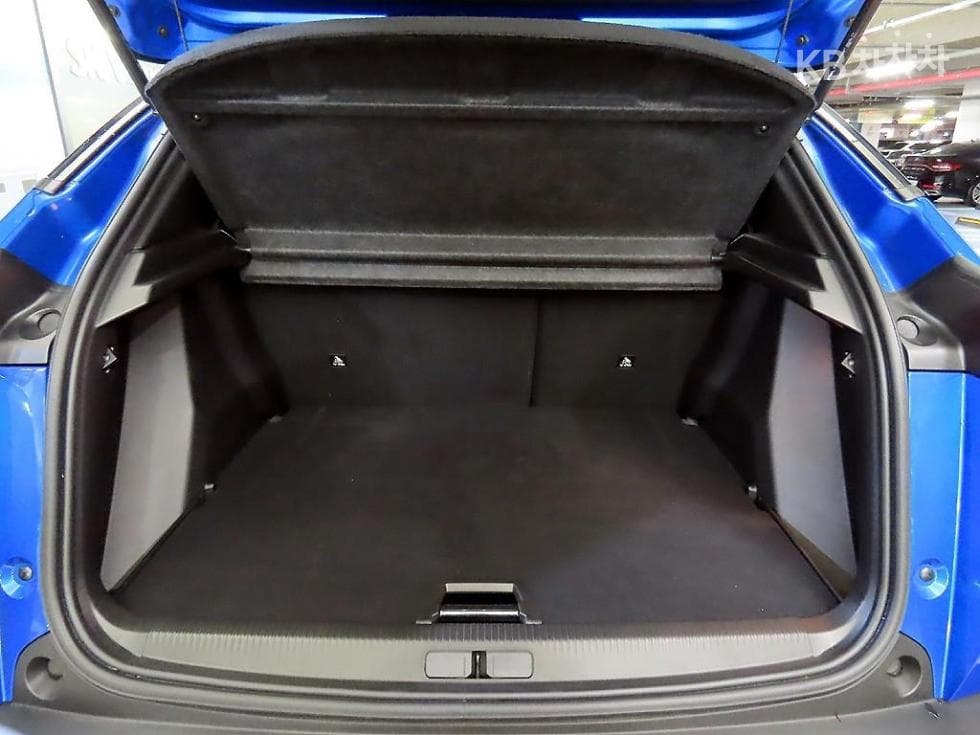 Peugeot e-2008Allure - 17