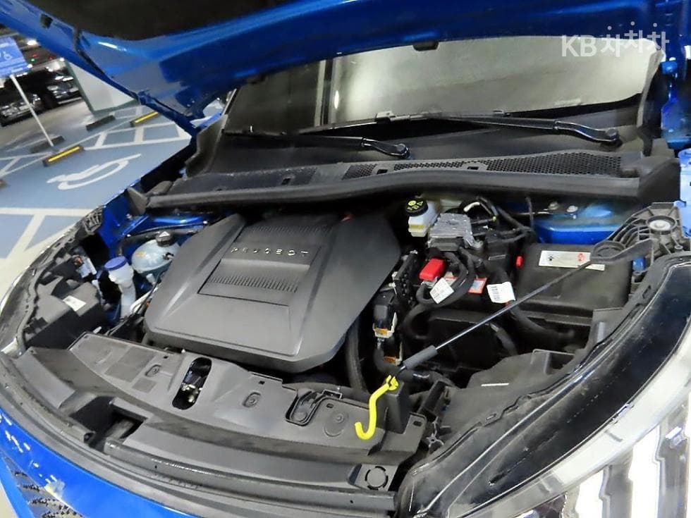 Peugeot e-2008Allure - 19