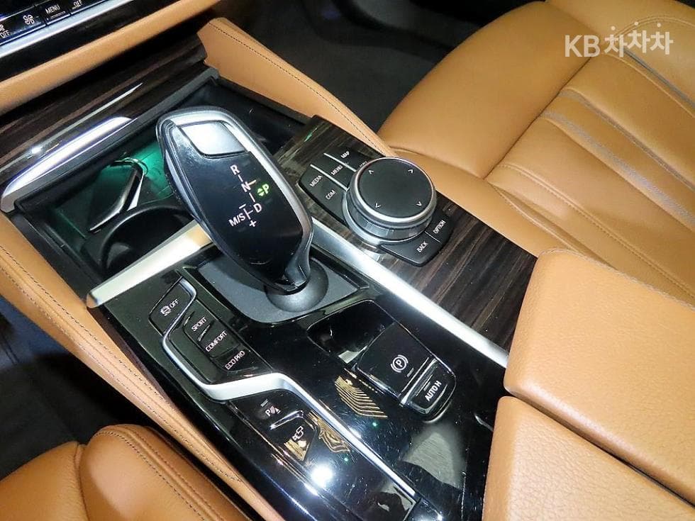 BMW 올Нов5 Серия (G30)520i Luxury - 12