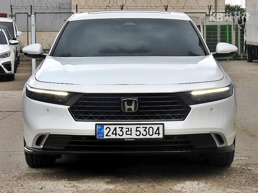 혼다 어코드 11st Generation 2.0 HEV Touring - Image 1