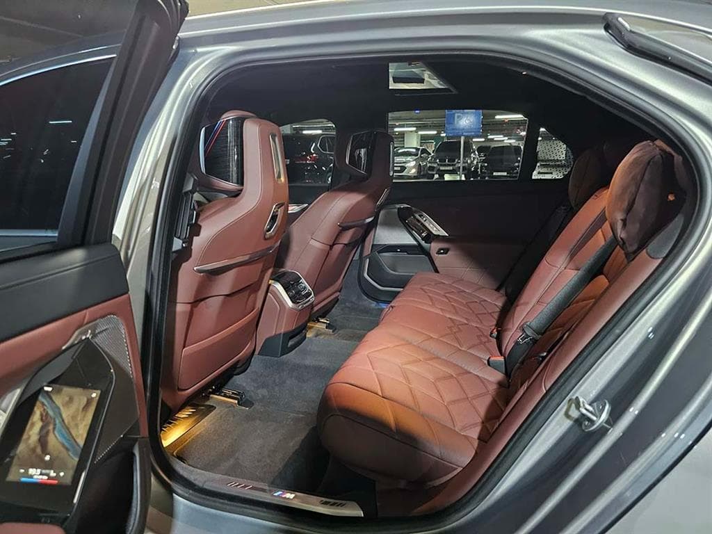 BMW 7시리즈(G70)740i xDrive M Sport - 7