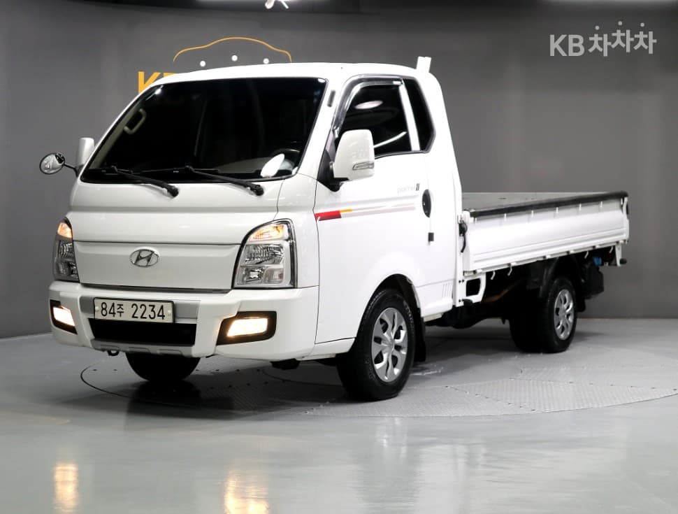 Hyundai Porter 2 Extra Long Super Cab CRDi Premium - Image 1