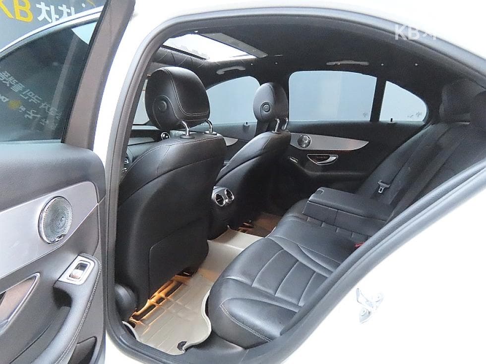 Mercedes-Benz The New (фейслифт) C-КласC220d Avantgarde W205 - 11