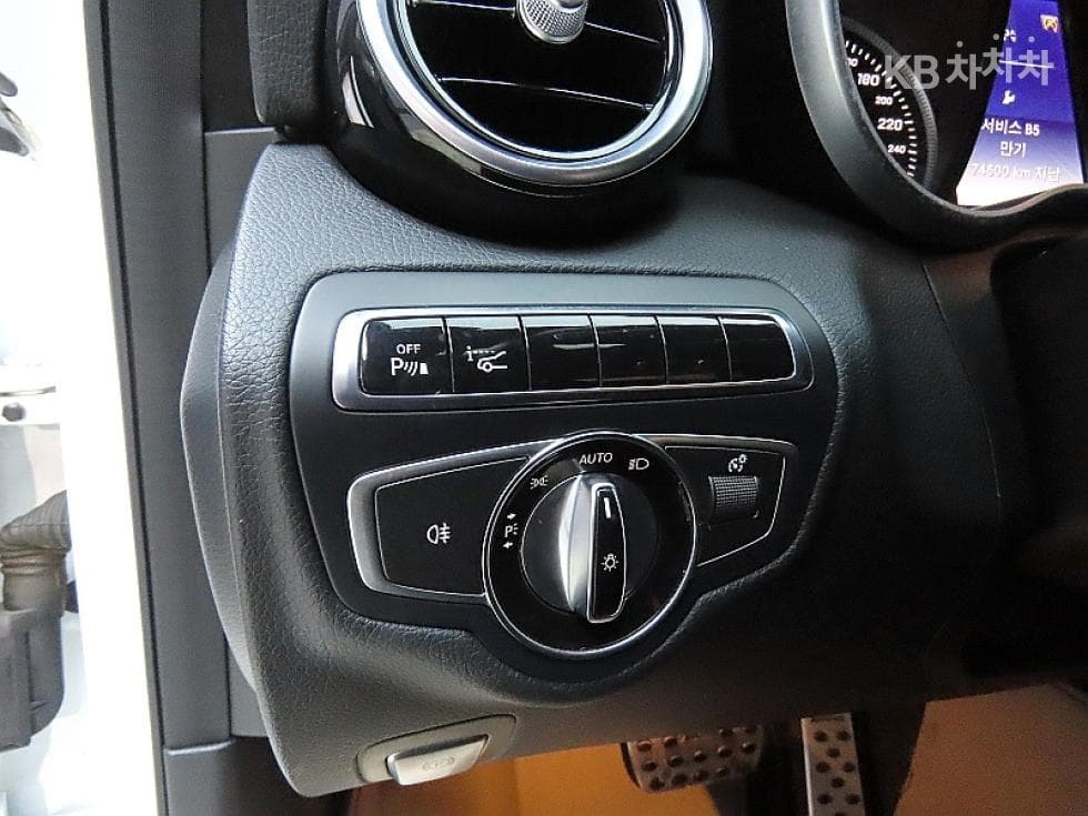 Mercedes-Benz The New (фейслифт) C-КласC220d Avantgarde W205 - 12