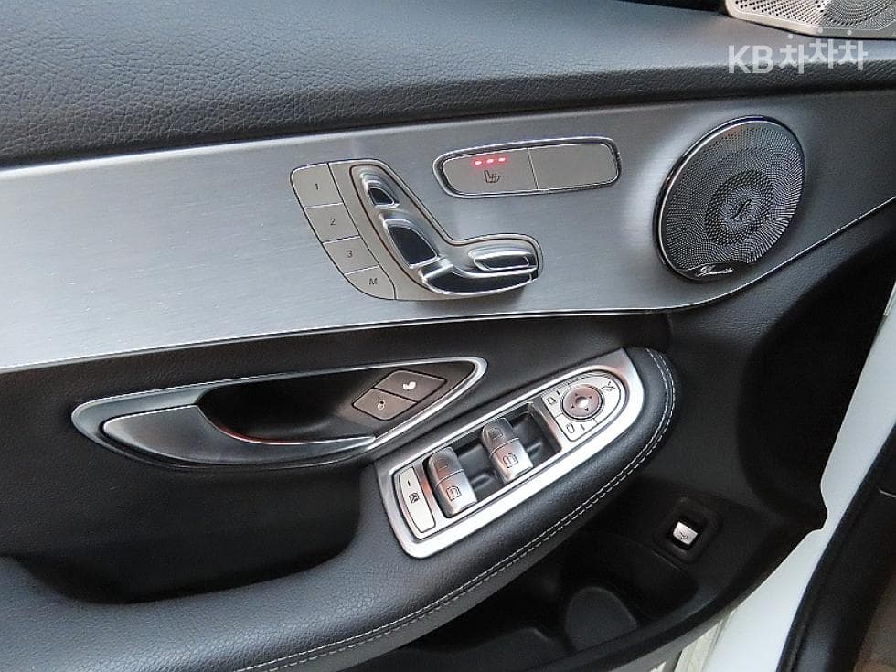 Mercedes-Benz The New (фейслифт) C-КласC220d Avantgarde W205 - 13