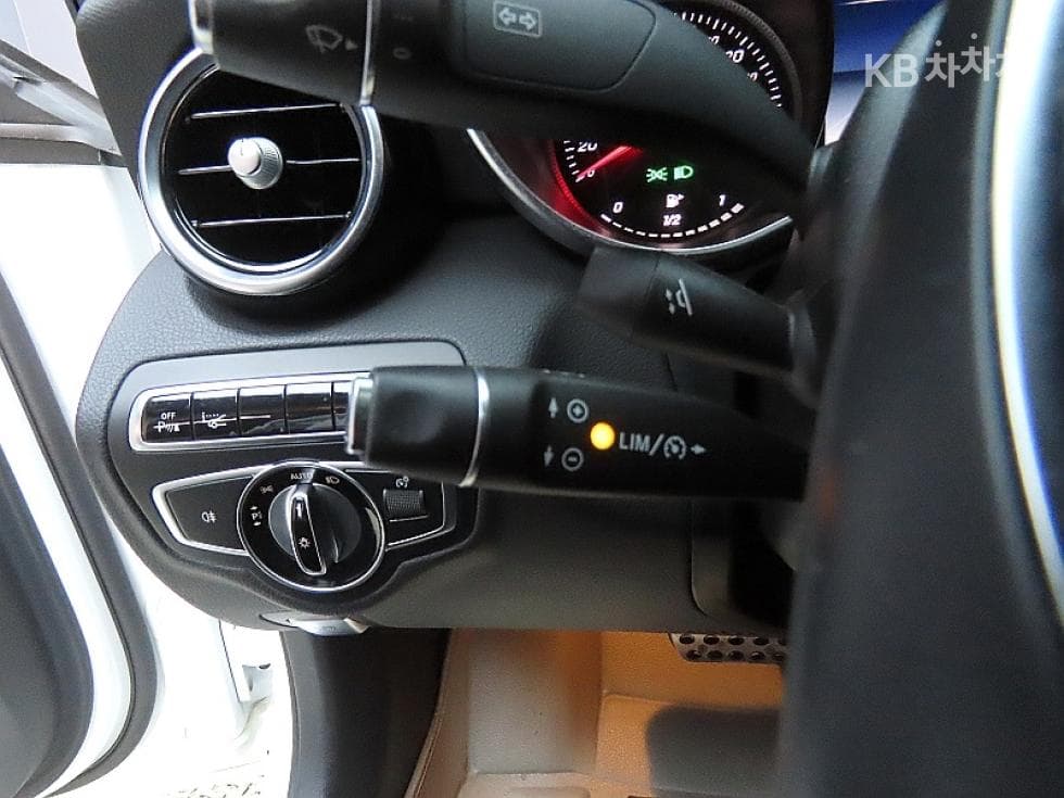 Mercedes-Benz The New (фейслифт) C-КласC220d Avantgarde W205 - 14