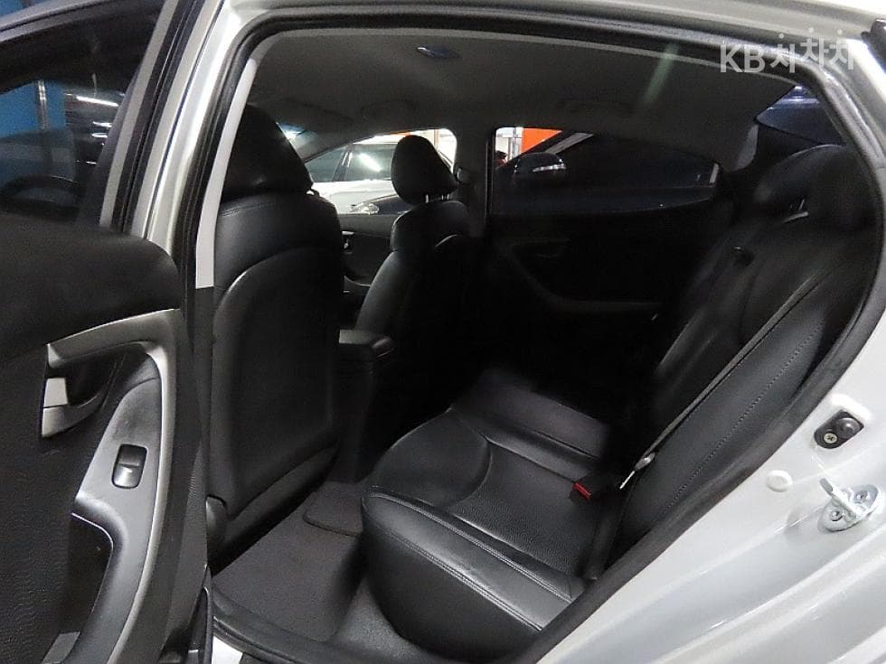 Хюндай Avante (Elantra)MDM16 GDi LUXURY - 11