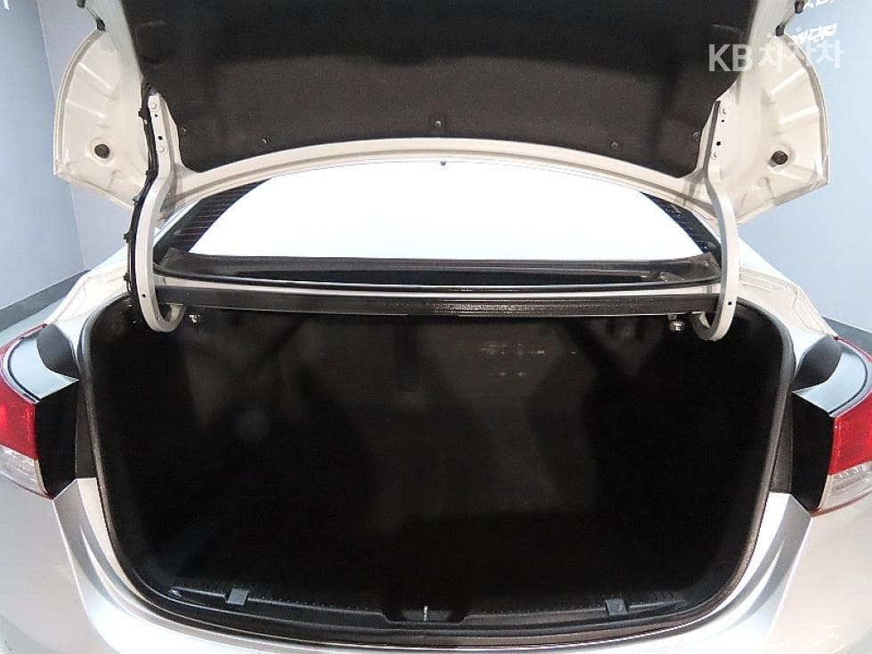 Хюндай Avante (Elantra)MDM16 GDi LUXURY - 19