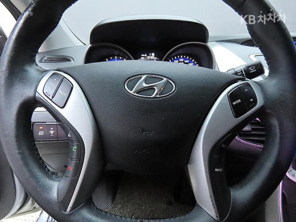Хюндай Avante (Elantra)MDM16 GDi LUXURY - 17