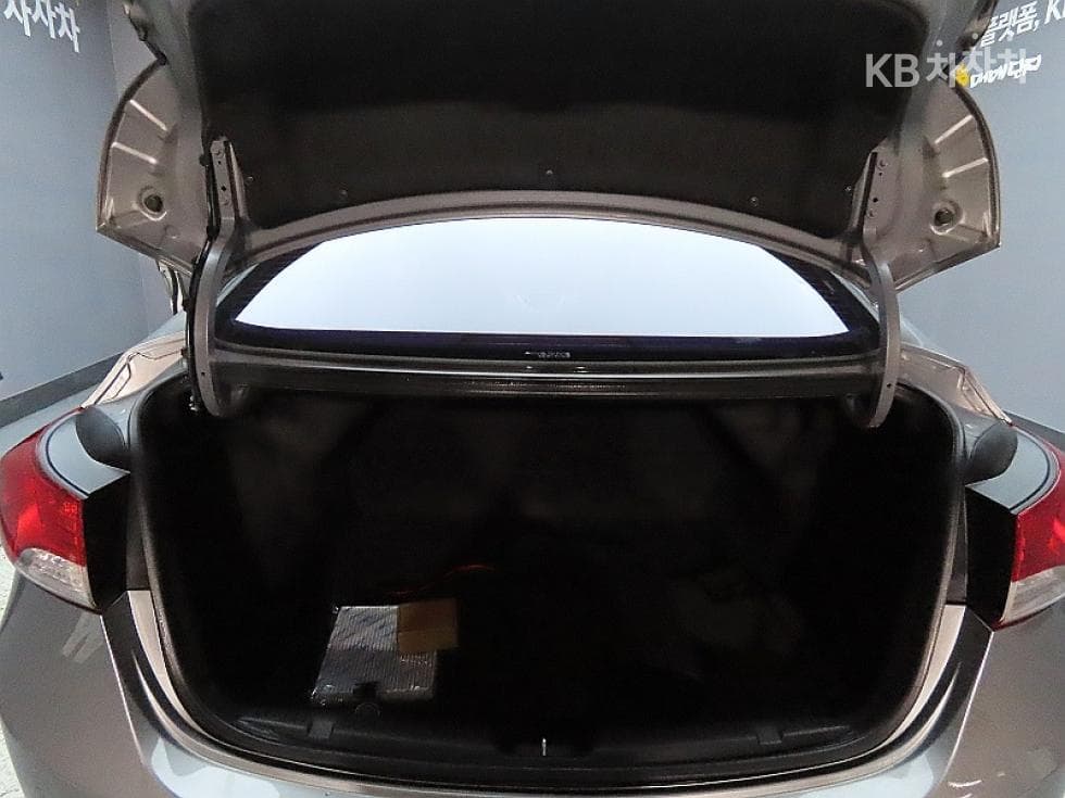 Хюндай Avante (Elantra)MDM16 GDi LUXURY - 18