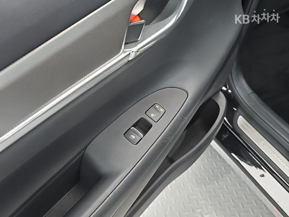 Hyundai The New (facelift) Grandeur (Azera)2.5 Premium 초이스 - 13