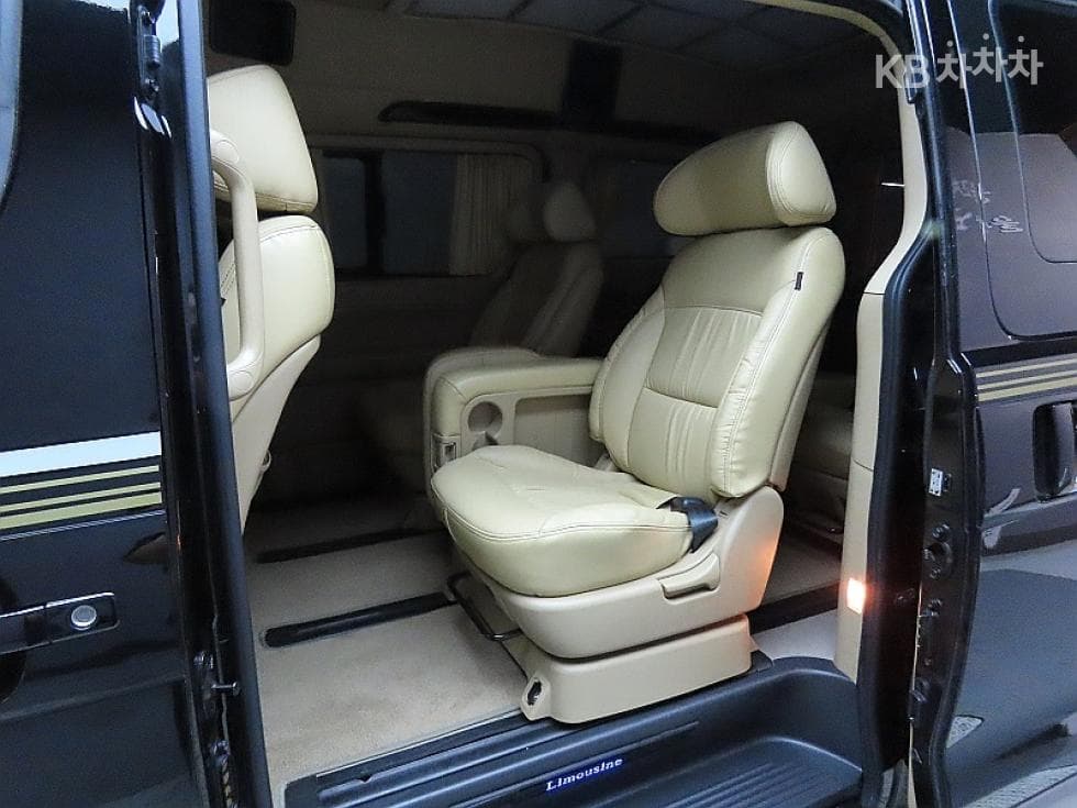 Хюндай Гранд Старекс11-местен Лимузин VIP 팩 - 11