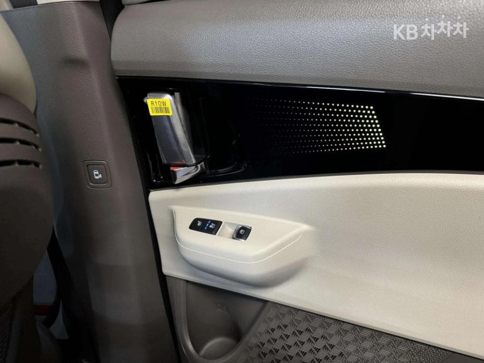 Киа The New (фейслифт) Канивал 4-то поколениеВисок Лимузин (Канивал) G3.5 GDI 7-местен (Лимузин) Signature - 19
