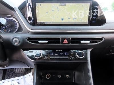 Hyundai Sonata (DN8)2.0 Premium 패밀리 - 12