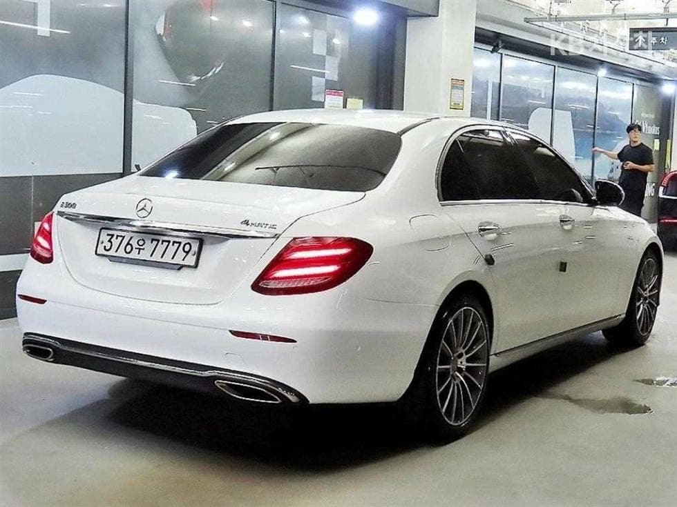 Mercedes-Benz E-Class (W213)E300 Avantgarde - 4