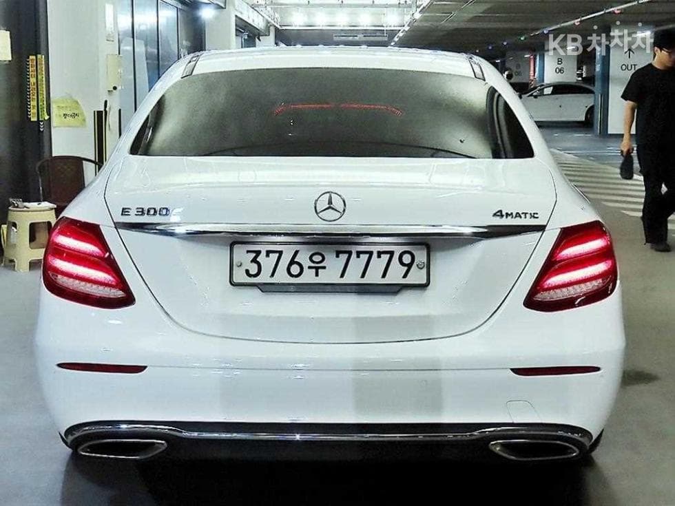 Mercedes-Benz E-Class (W213)E300 Avantgarde - 5