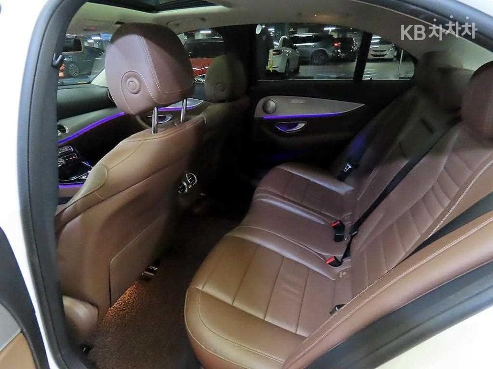 Mercedes-Benz E-Class (W213)E300 Avantgarde - 7