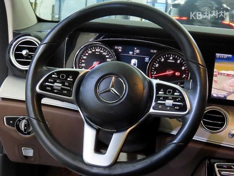 Mercedes-Benz E-Class (W213)E300 Avantgarde - 8