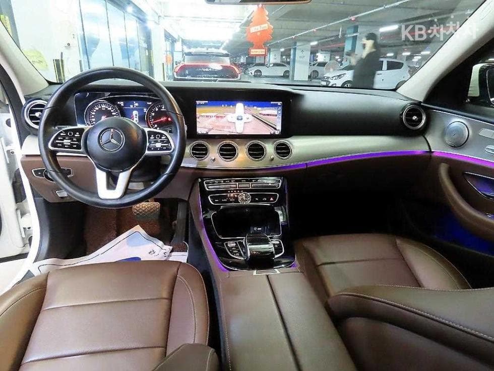 Mercedes-Benz E-Class (W213)E300 Avantgarde - 10