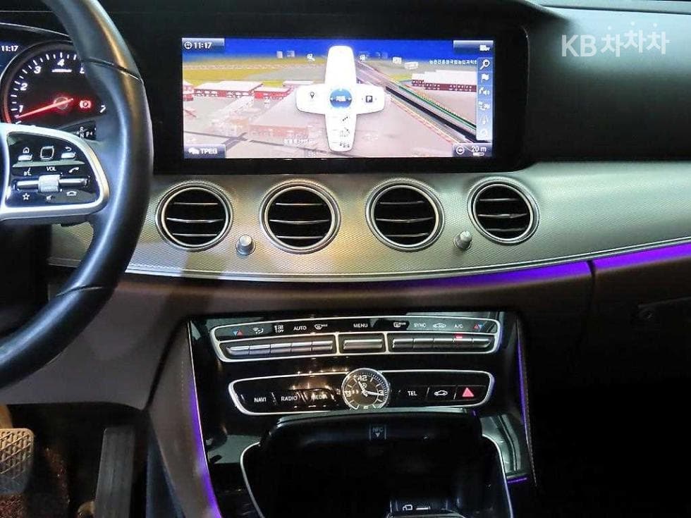 Mercedes-Benz E-Class (W213)E300 Avantgarde - 11