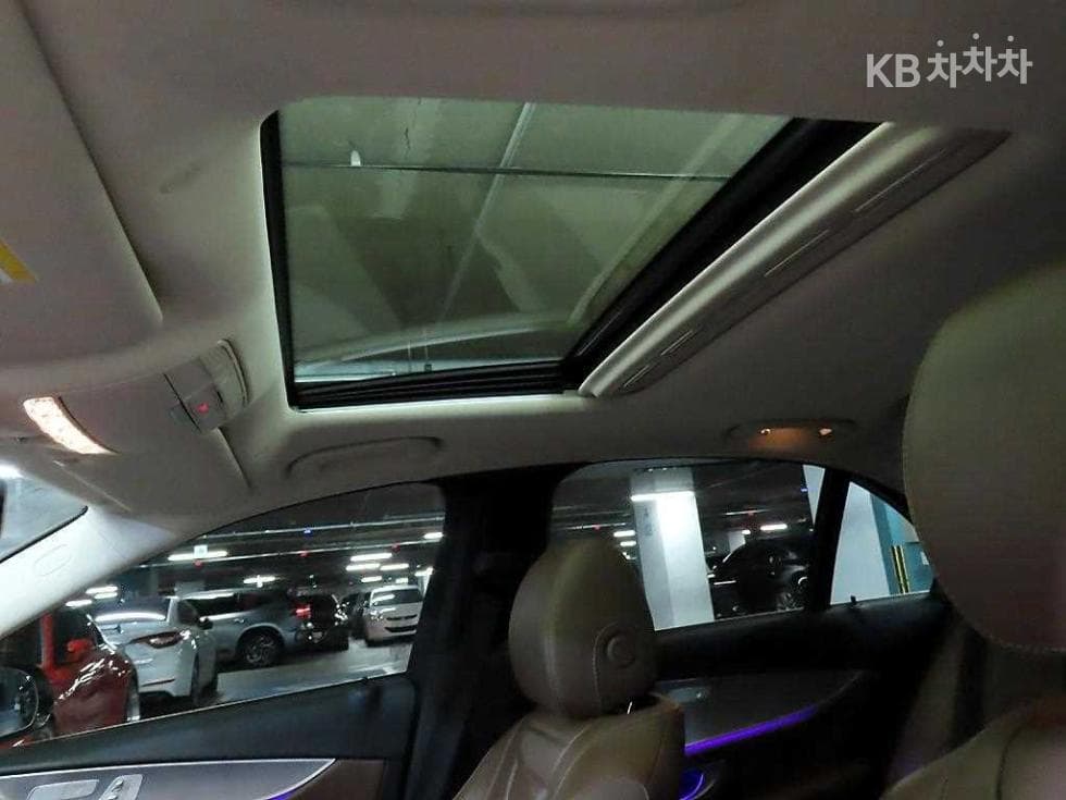 Mercedes-Benz E-Class (W213)E300 Avantgarde - 17
