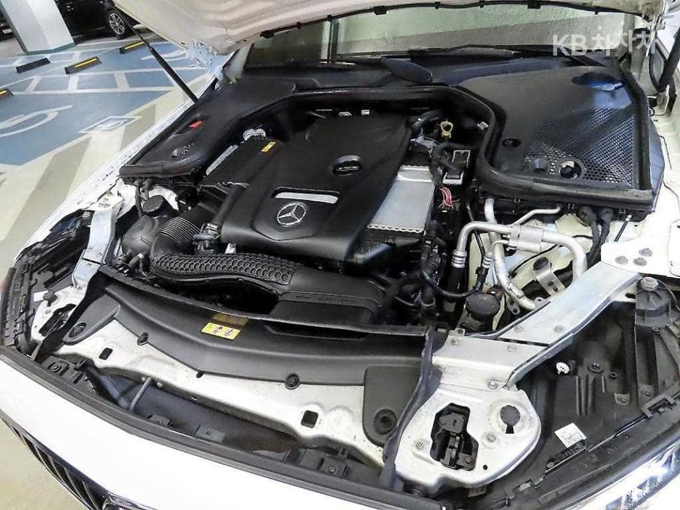 Mercedes-Benz E-Class (W213)E300 Avantgarde - 19