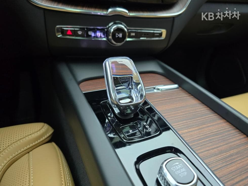 Volvo XC60 Второ поколениеB5 Ultra Bright - 9