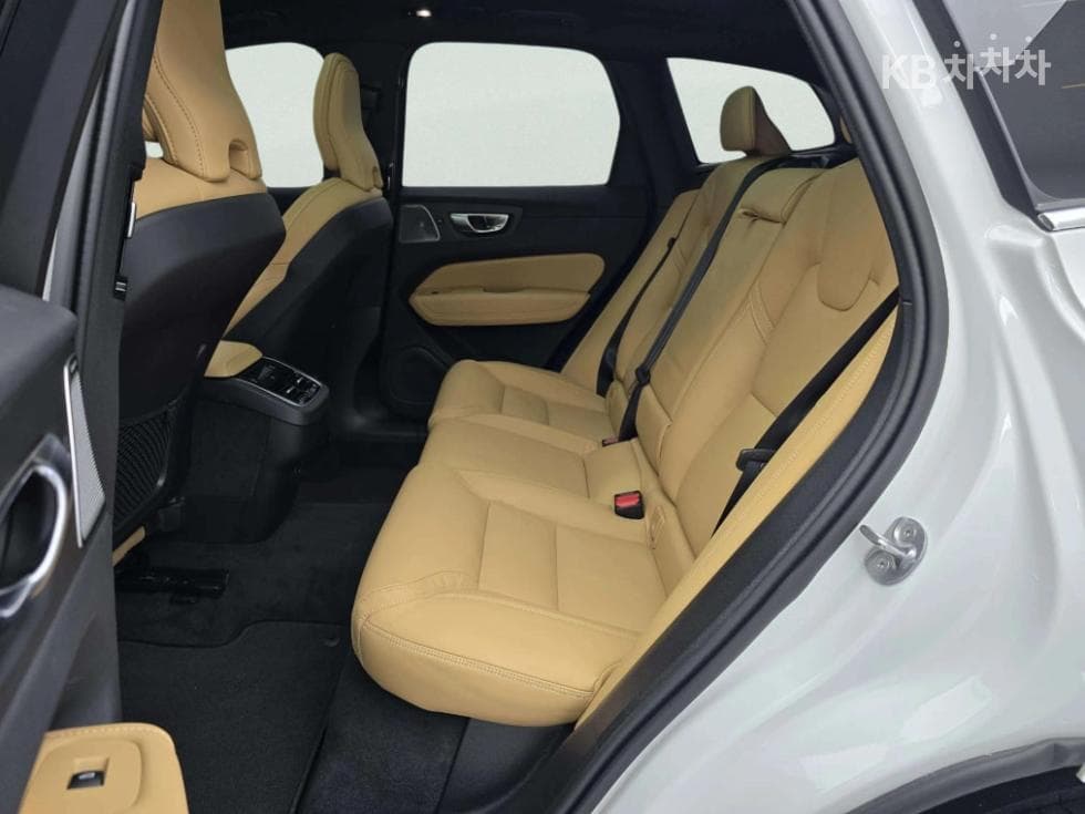 Volvo XC60 Второ поколениеB5 Ultra Bright - 12