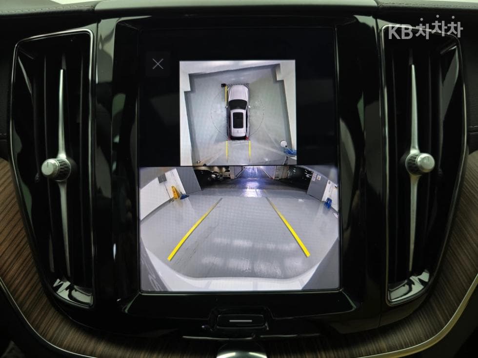 Volvo XC60 Второ поколениеB5 Ultra Bright - 16