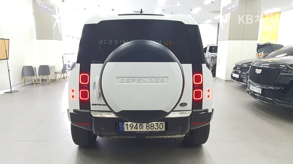 Land Rover 디펜더(L663)110 D250 SE - 4